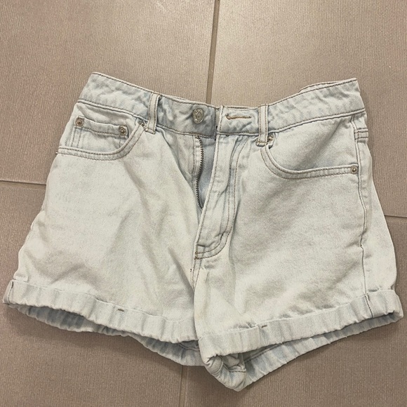 Light wash denim shorts - Picture 1 of 3